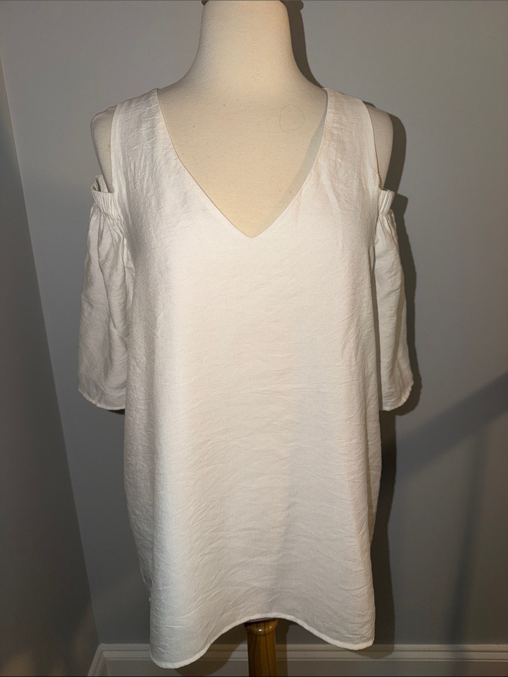 Copper Key White Cold-Shoulder V-Neck